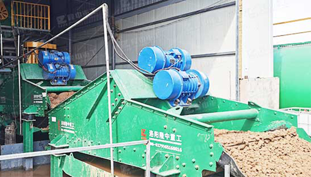 脫水篩工作現場 脫水篩工作現場